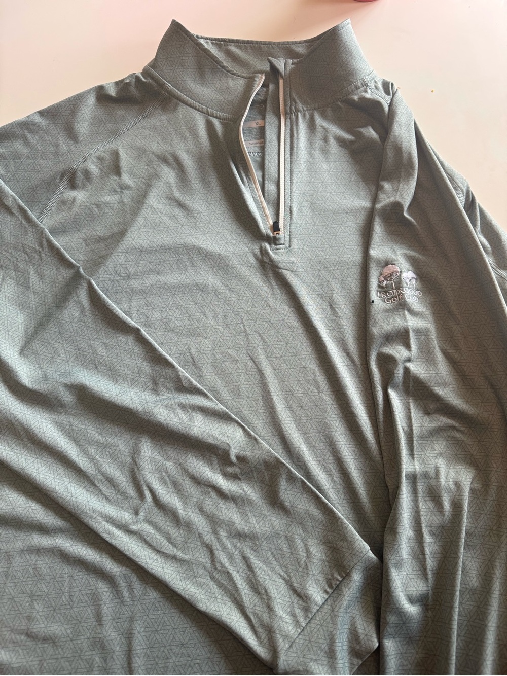 Grey Men’s Quarter-Zip Polo with Subtle Geo Texture